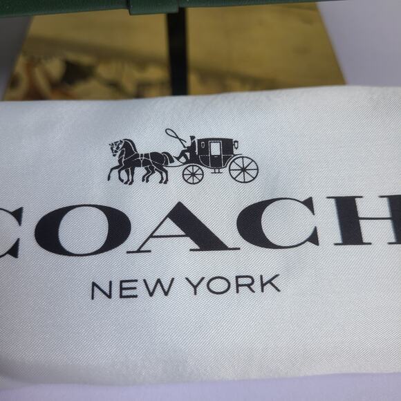 Coach Curve Zip Shoulder Bag in Brass/Hunter Green Glovetanned Leather NWT - Picture 5 of 5